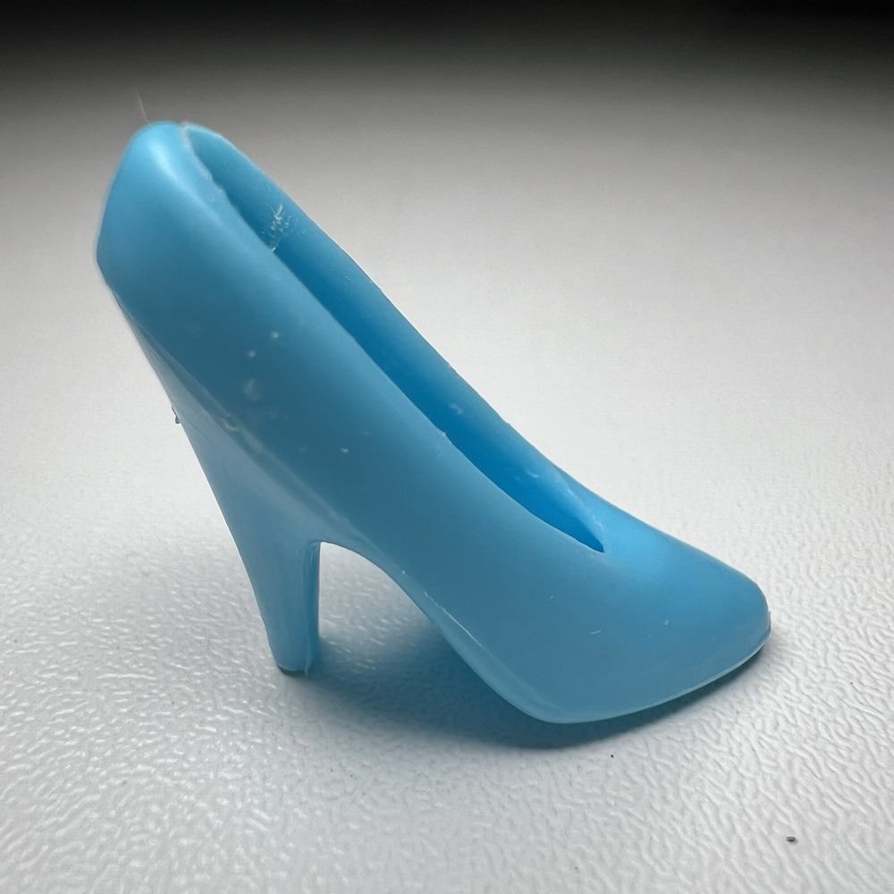 Single Vintage Light Blue Closed-Toe High-Heeled Barbie Doll Shoe